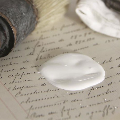 Vintage Paint. Natural white